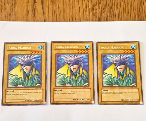 Konami trading card - yu-gi-oh!,